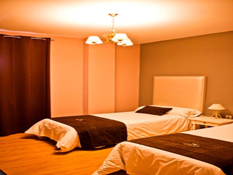 Hotel Corona De Galicia Valga Exterior photo