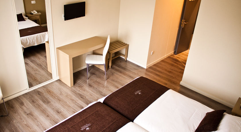Hotel Corona De Galicia Valga Exterior photo