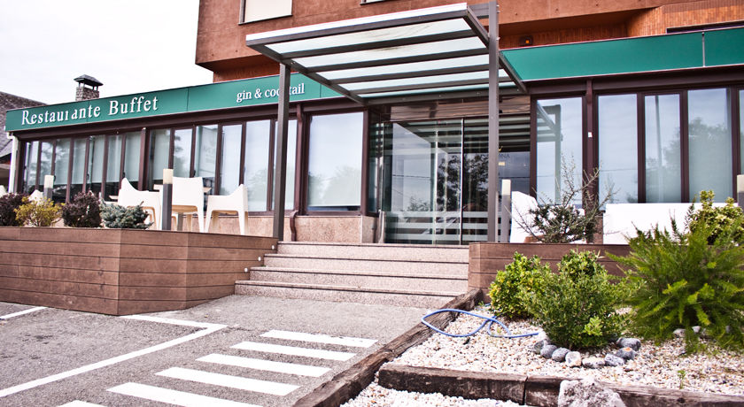 Hotel Corona De Galicia Valga Exterior photo